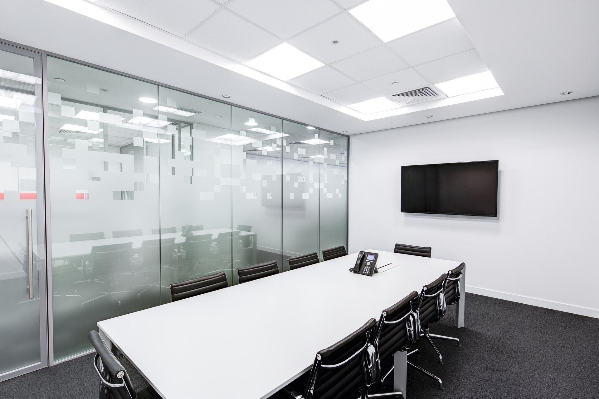 Benefits of Frosted Glass in the Office Budget Glass