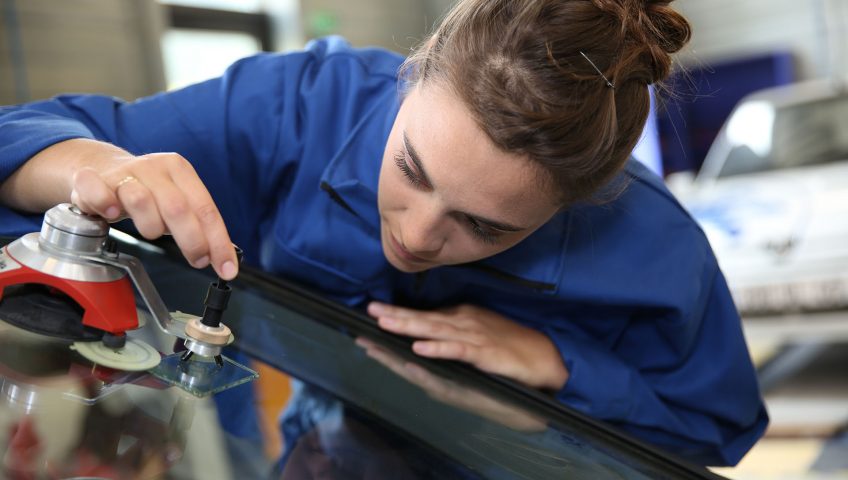 Budget Glass Windshield Repaid & Replacement Services